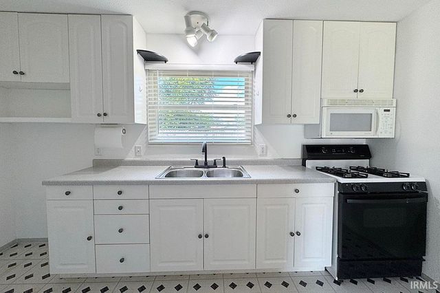 1315 Providence Court, Mishawaka, IN 46544
