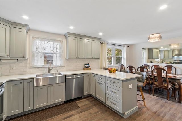 17 Horseshoe Rd, Dracut, MA 01826