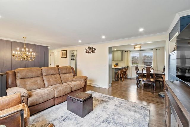 17 Horseshoe Rd, Dracut, MA 01826