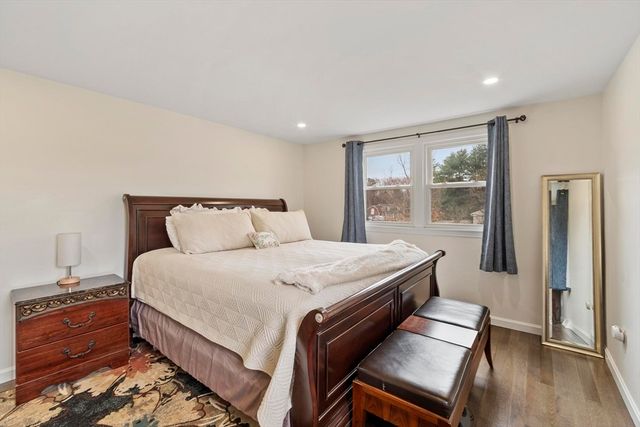 17 Horseshoe Rd, Dracut, MA 01826
