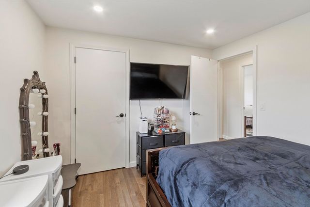 17 Horseshoe Rd, Dracut, MA 01826
