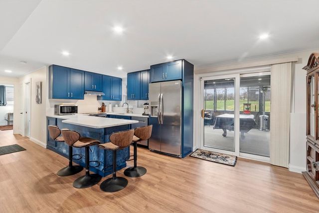 17 Horseshoe Rd, Dracut, MA 01826