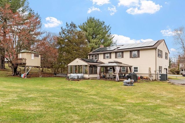 17 Horseshoe Rd, Dracut, MA 01826