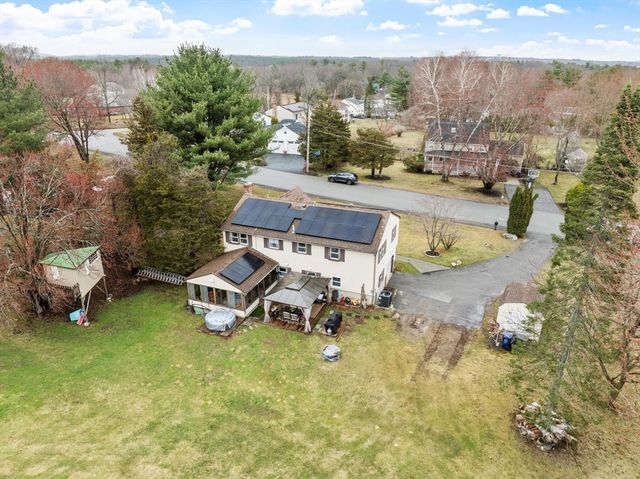 17 Horseshoe Rd, Dracut, MA 01826