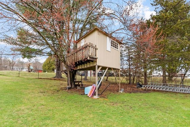 17 Horseshoe Rd, Dracut, MA 01826