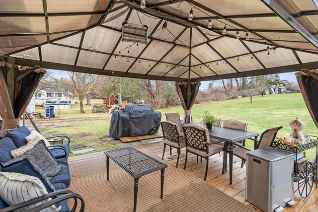 17 Horseshoe Rd, Dracut, MA 01826