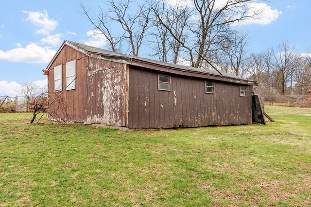 17 Horseshoe Rd, Dracut, MA 01826