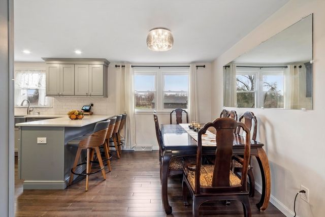 17 Horseshoe Rd, Dracut, MA 01826