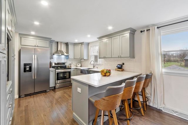 17 Horseshoe Rd, Dracut, MA 01826