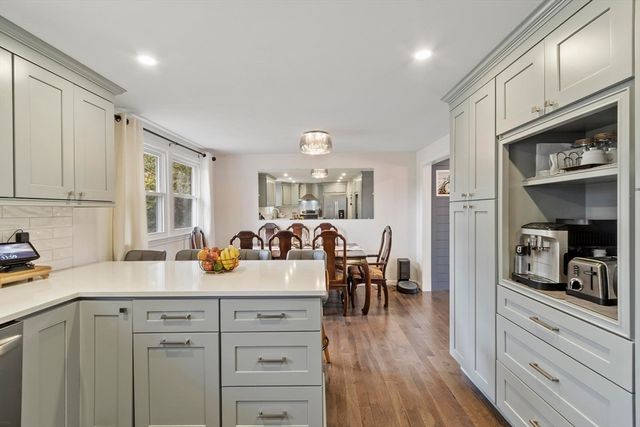 17 Horseshoe Rd, Dracut, MA 01826
