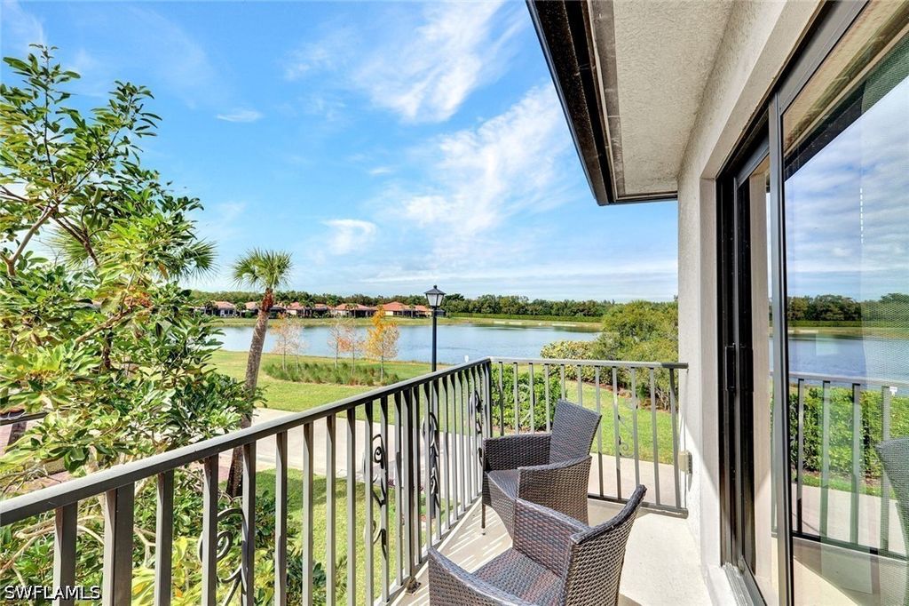 1439 Santiago CIR 2101, Naples, FL 34113