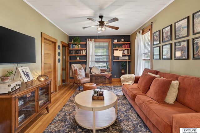 4422 S 40Th Street, Omaha, NE 68107
