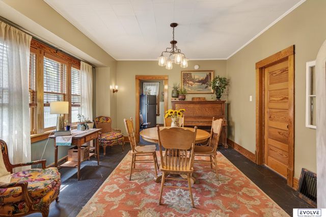 4422 S 40Th Street, Omaha, NE 68107