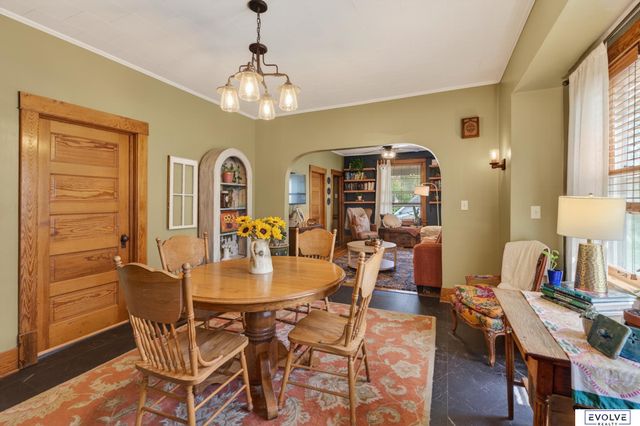 4422 S 40Th Street, Omaha, NE 68107