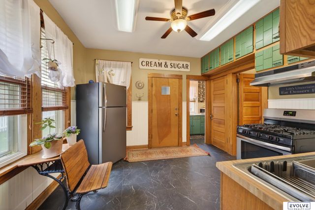 4422 S 40Th Street, Omaha, NE 68107