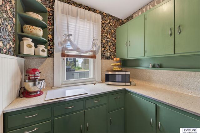 4422 S 40Th Street, Omaha, NE 68107
