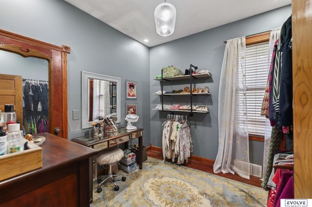 4422 S 40Th Street, Omaha, NE 68107