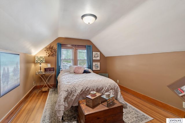 4422 S 40Th Street, Omaha, NE 68107