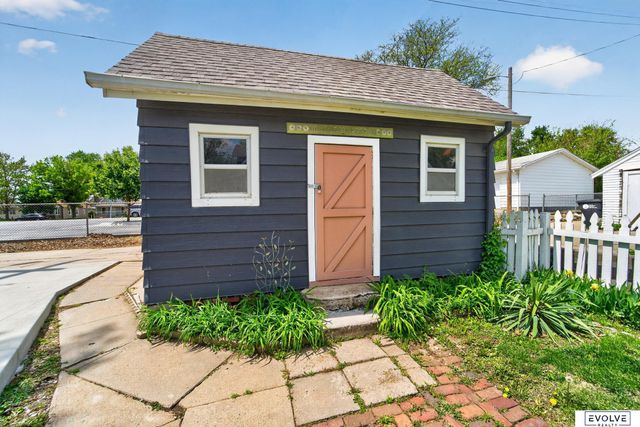 4422 S 40Th Street, Omaha, NE 68107