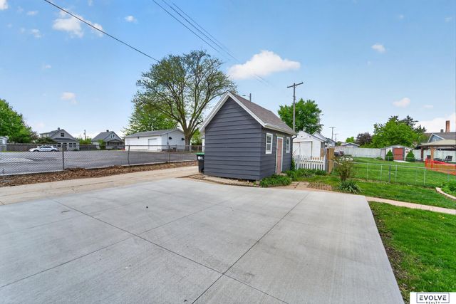 4422 S 40Th Street, Omaha, NE 68107