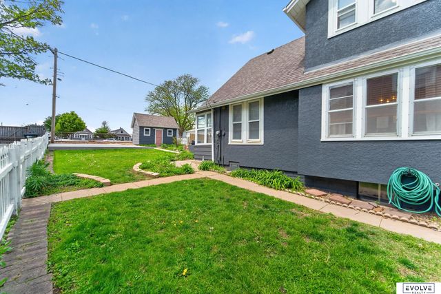 4422 S 40Th Street, Omaha, NE 68107
