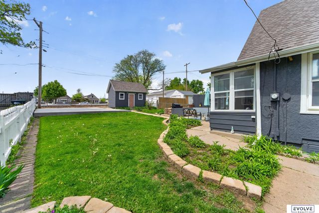 4422 S 40Th Street, Omaha, NE 68107