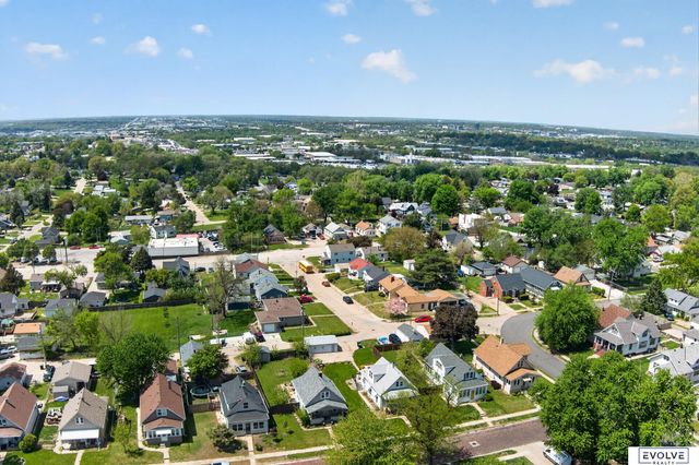4422 S 40Th Street, Omaha, NE 68107