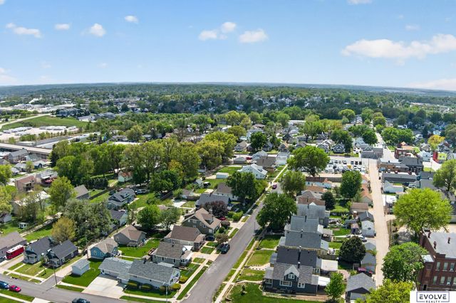 4422 S 40Th Street, Omaha, NE 68107