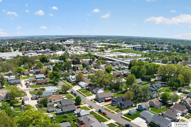 4422 S 40Th Street, Omaha, NE 68107