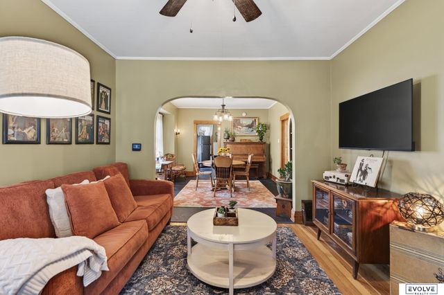 4422 S 40Th Street, Omaha, NE 68107