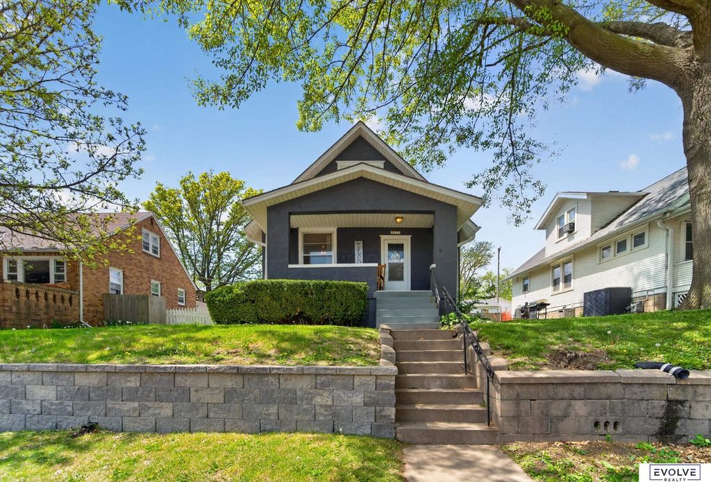 4422 S 40Th Street, Omaha, NE 68107