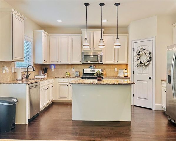 911 Rainsong Court, Braselton, GA 30517