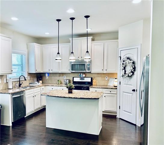 911 Rainsong Court, Braselton, GA 30517