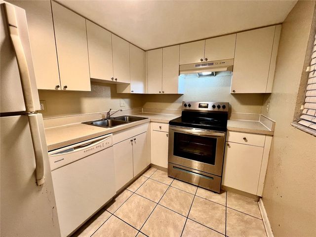 5310 26TH ST W 202, Bradenton, FL 34207