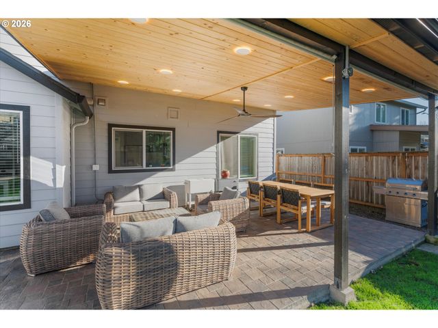 3121 Ne GLENCOE OAKS Pl, Hillsboro, OR 97124