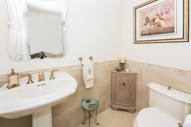 62 Evergreen Ave, Newton, MA 02466