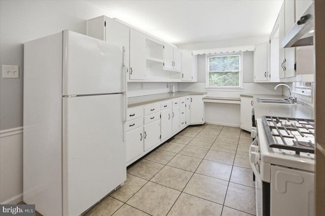 300 TAMARA CIR, Newark, DE 19711