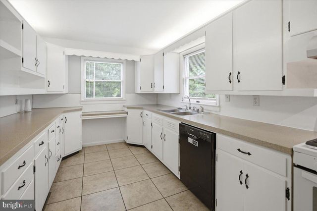 300 TAMARA CIR, Newark, DE 19711
