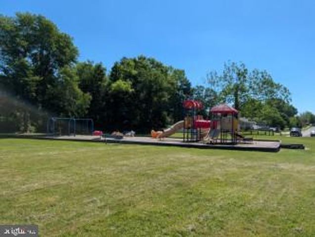 300 TAMARA CIR, Newark, DE 19711