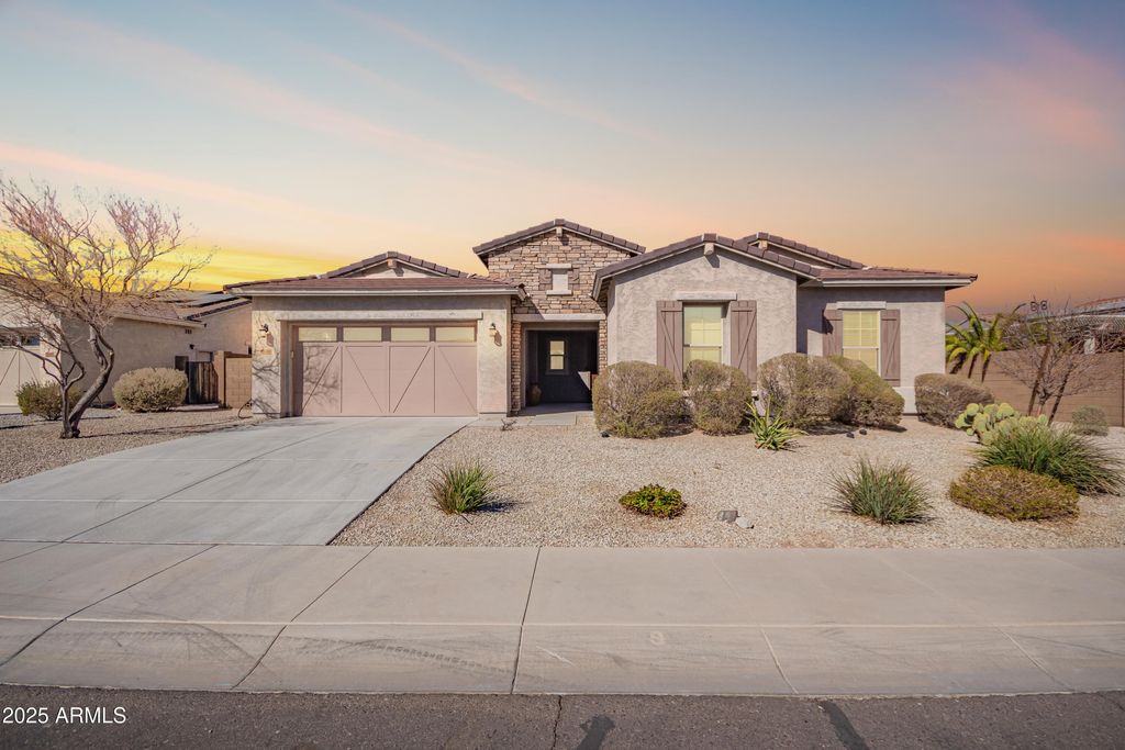 Image 1 of property listing at 18406 W VERBENA Drive, Goodyear, AZ 85338