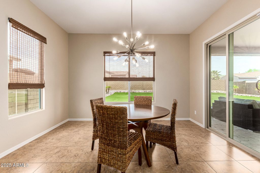 Image 11 of property listing at 18406 W VERBENA Drive, Goodyear, AZ 85338