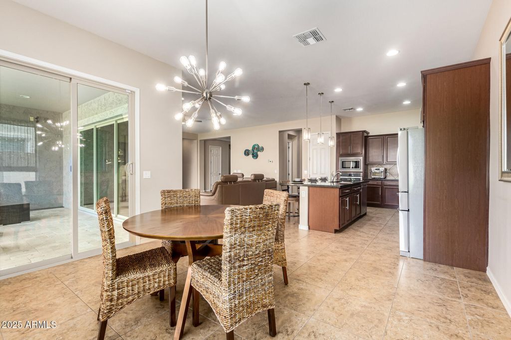 Image 12 of property listing at 18406 W VERBENA Drive, Goodyear, AZ 85338