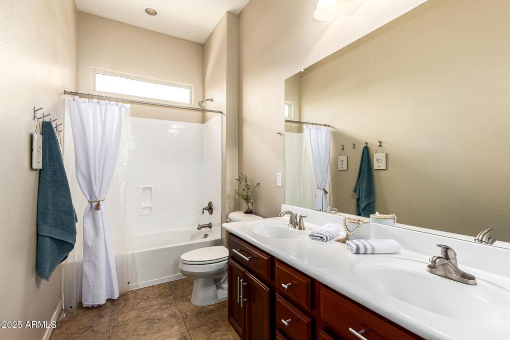 Image 32 of property listing at 18406 W VERBENA Drive, Goodyear, AZ 85338