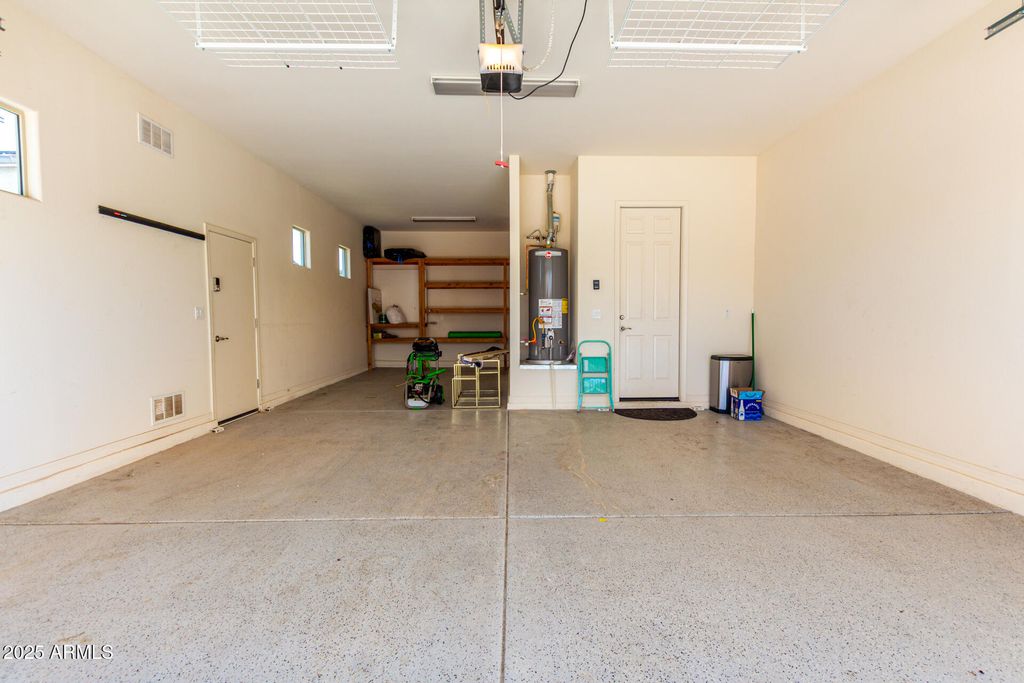 Image 37 of property listing at 18406 W VERBENA Drive, Goodyear, AZ 85338