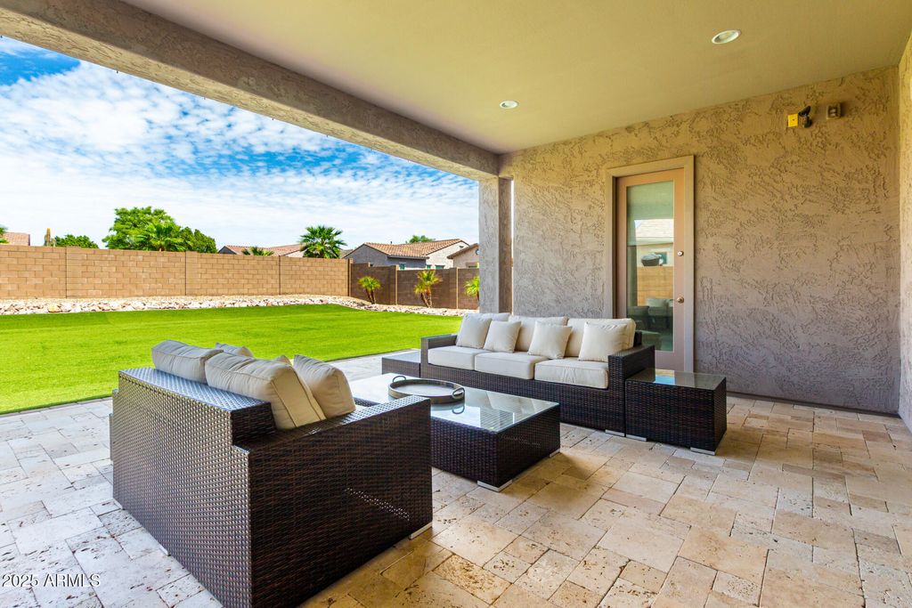 Image 38 of property listing at 18406 W VERBENA Drive, Goodyear, AZ 85338