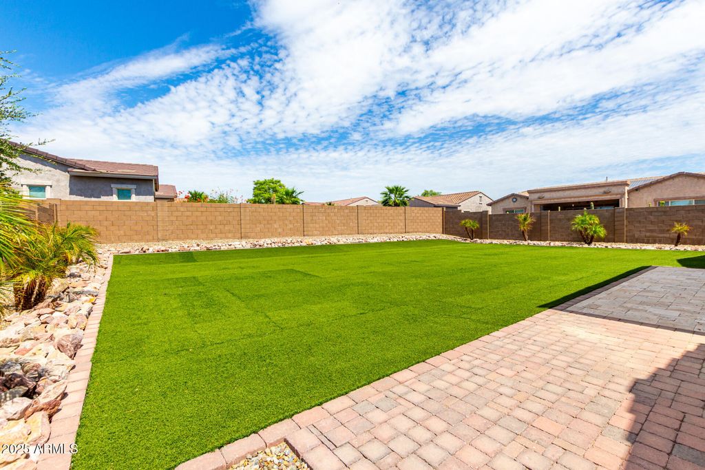 Image 40 of property listing at 18406 W VERBENA Drive, Goodyear, AZ 85338