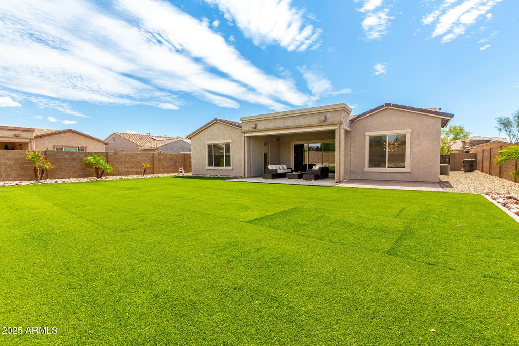 Image 41 of property listing at 18406 W VERBENA Drive, Goodyear, AZ 85338