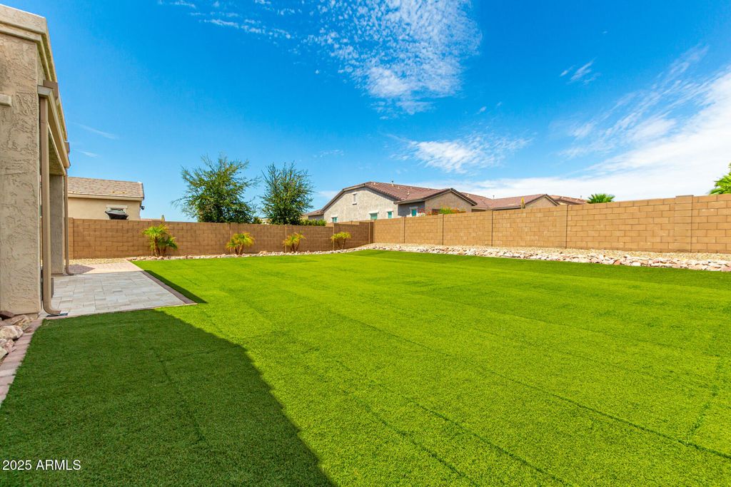 Image 43 of property listing at 18406 W VERBENA Drive, Goodyear, AZ 85338