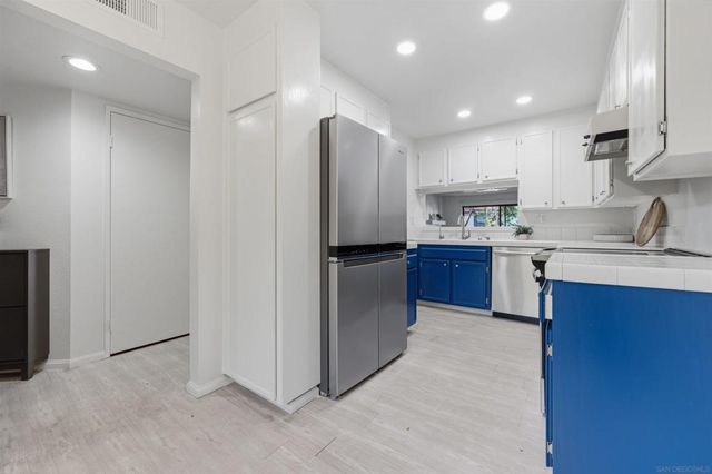 7245 Navajo D250, San Diego, CA 92119
