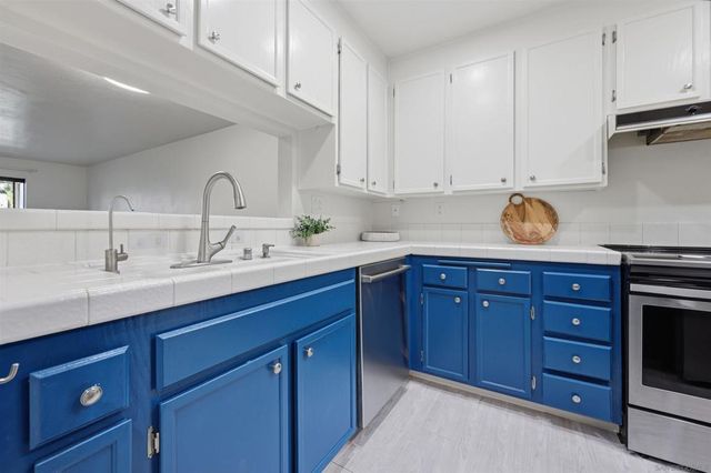7245 Navajo D250, San Diego, CA 92119